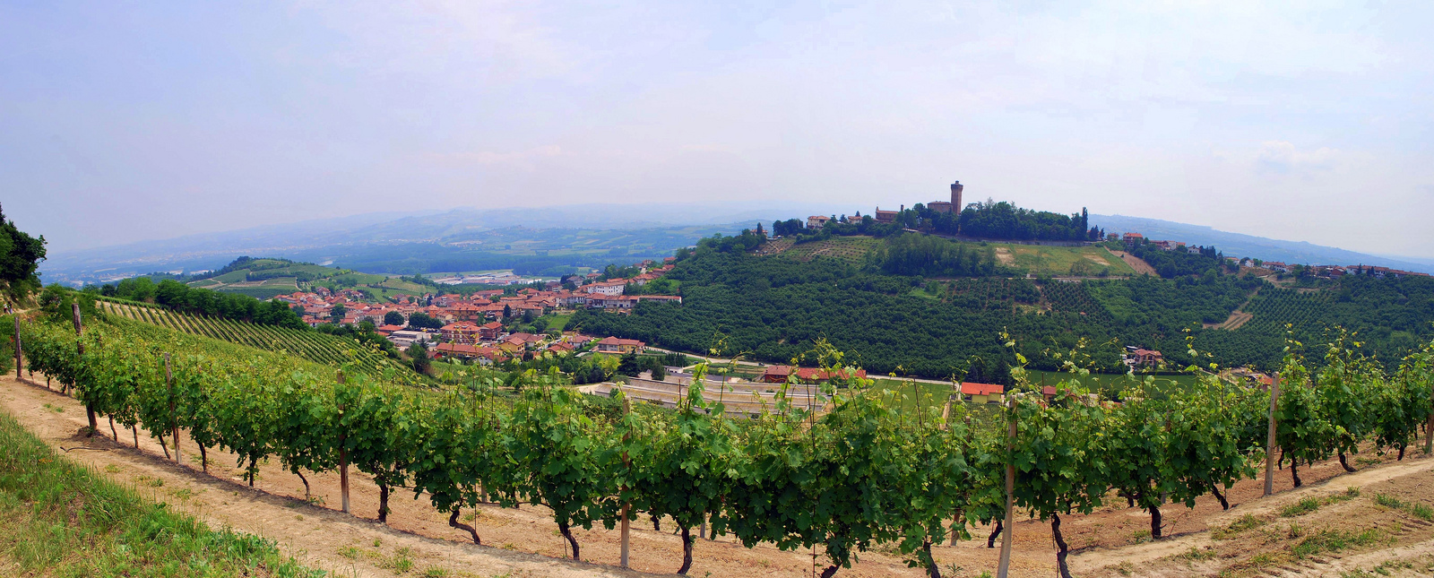 Italy: Langhe: castles, vineyards, slow food & wine